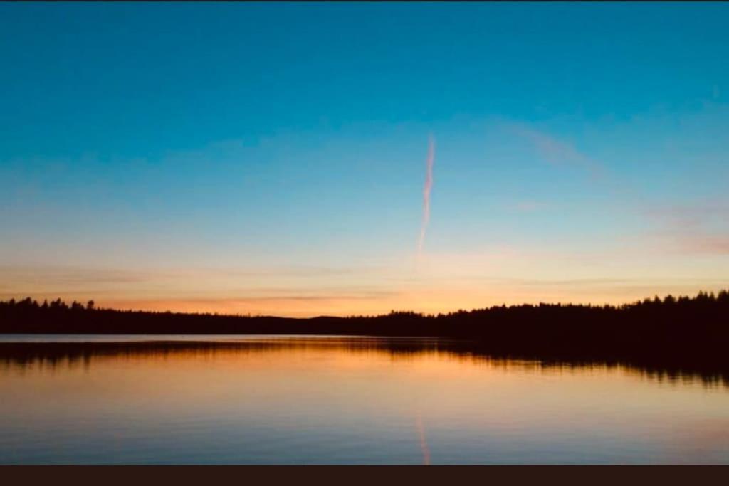 Egen Stuga Och Vedeldad Bastu Linghed Extérieur photo