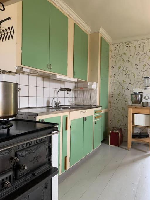 Egen Stuga Och Vedeldad Bastu Linghed Extérieur photo