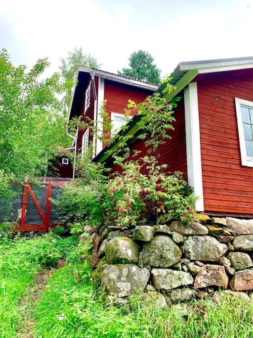 Egen Stuga Och Vedeldad Bastu Linghed Extérieur photo